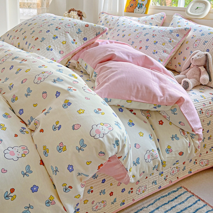 91家纺网 家纺一手货源 找家纺 羽爱家纺 2025新款A类13372全棉印花砂洗床盖套件 小甜心