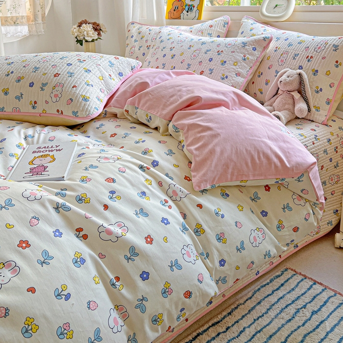 91家纺网 家纺一手货源 找家纺 羽爱家纺 2025新款A类13372全棉印花砂洗床盖套件 小甜心