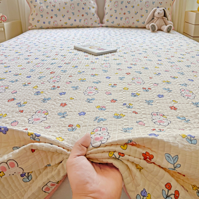 91家纺网 家纺一手货源 找家纺 羽爱家纺 2025新款A类13372全棉印花砂洗床盖套件 小甜心