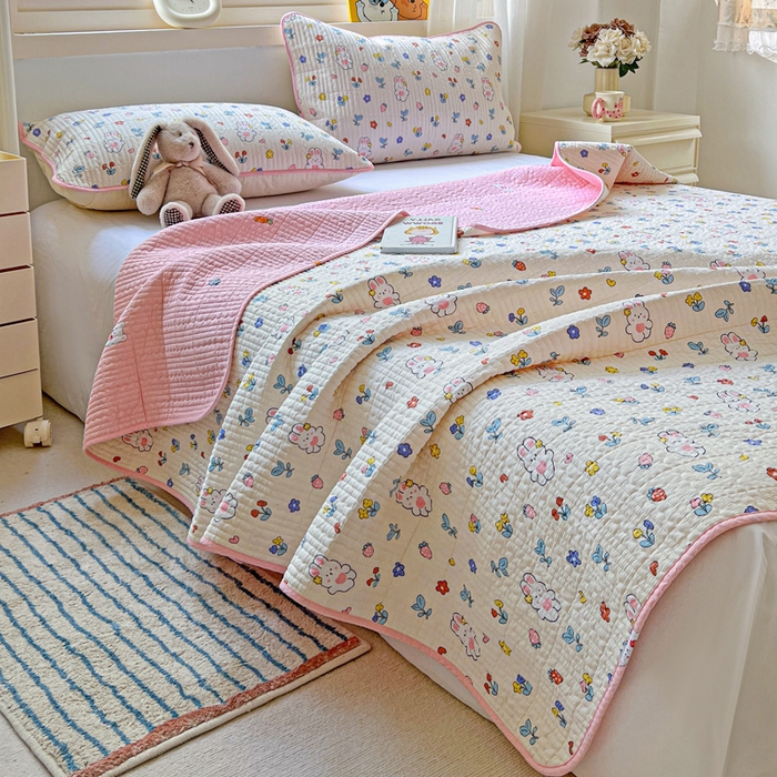 91家纺网 家纺一手货源 找家纺 羽爱家纺 2025新款A类13372全棉印花砂洗床盖套件 小甜心