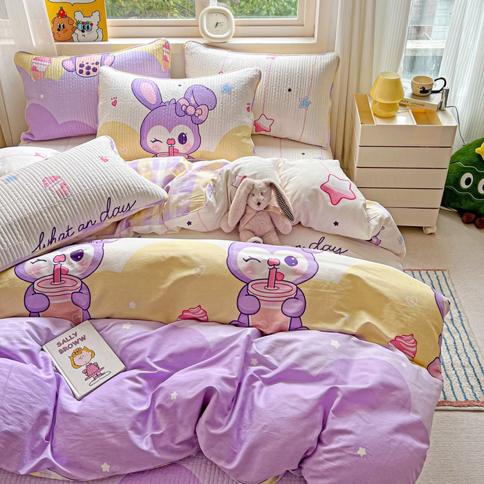 91家纺网 家纺一手货源 找家纺 羽爱家纺 2025新款A类13372全棉印花砂洗床盖套件 小兔兔