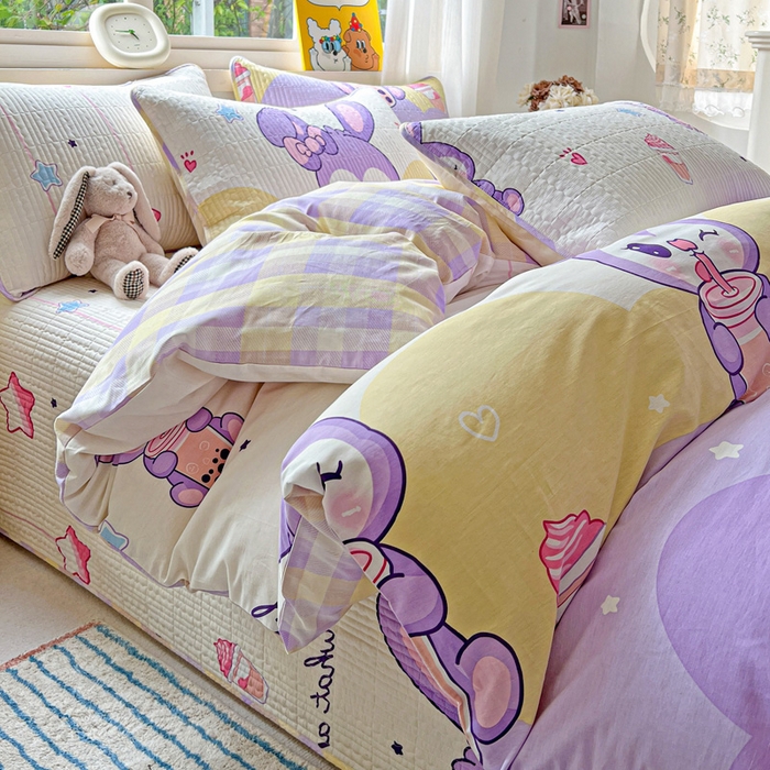 91家纺网 家纺一手货源 找家纺 羽爱家纺 2025新款A类13372全棉印花砂洗床盖套件 小兔兔