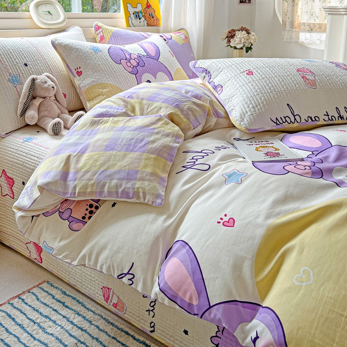 91家纺网 家纺一手货源 找家纺 羽爱家纺 2025新款A类13372全棉印花砂洗床盖套件 小兔兔