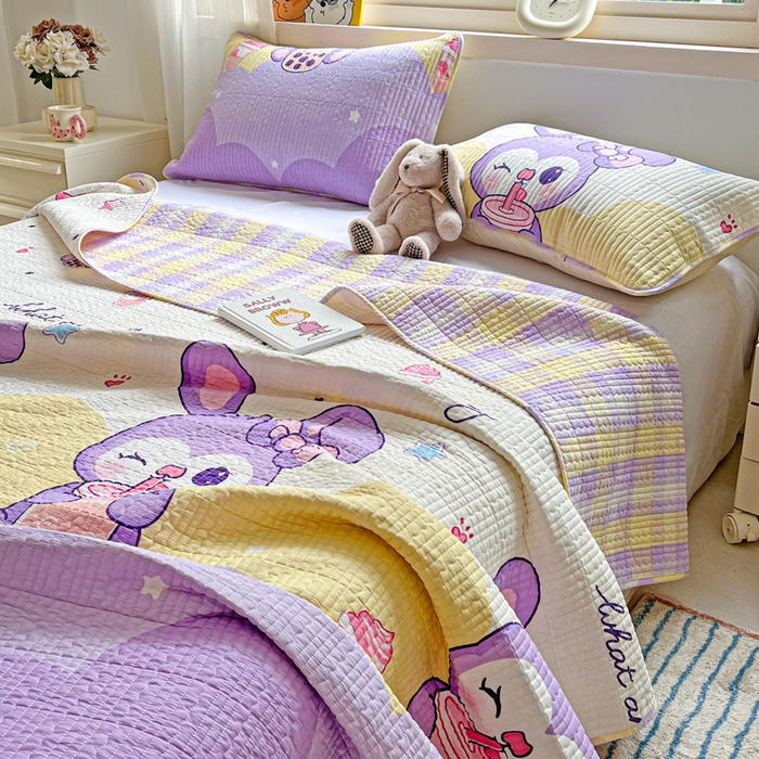 91家纺网 家纺一手货源 找家纺 羽爱家纺 2025新款A类13372全棉印花砂洗床盖套件 小兔兔