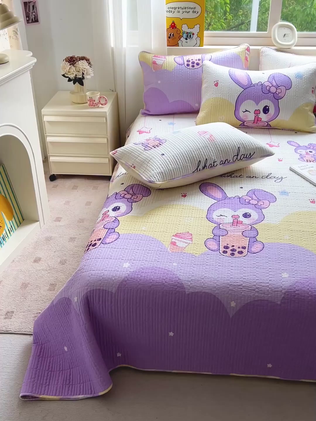 91家纺网 家纺一手货源 找家纺 羽爱家纺 2025新款A类13372全棉印花砂洗床盖套件 小兔兔