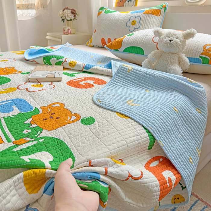 91家纺网 家纺一手货源 找家纺 羽爱家纺 2025新款A类13372全棉印花砂洗床盖套件 笑脸花花