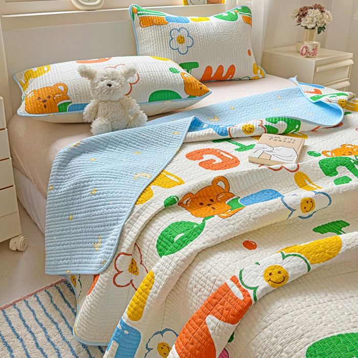 91家纺网 家纺一手货源 找家纺 羽爱家纺 2025新款A类13372全棉印花砂洗床盖套件 笑脸花花