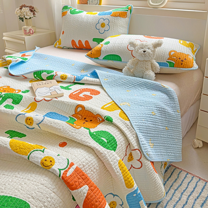 91家纺网 家纺一手货源 找家纺 羽爱家纺 2025新款A类13372全棉印花砂洗床盖套件 笑脸花花