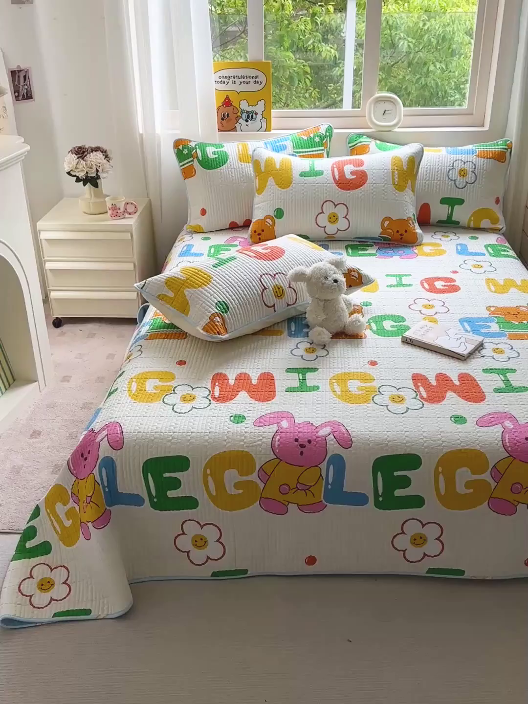 91家纺网 家纺一手货源 找家纺 羽爱家纺 2025新款A类13372全棉印花砂洗床盖套件 笑脸花花