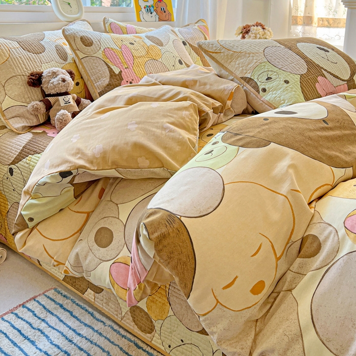 91家纺网 家纺一手货源 找家纺 羽爱家纺 2025新款A类13372全棉印花砂洗床盖套件 熊熊总动员