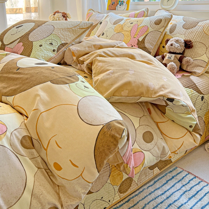 91家纺网 家纺一手货源 找家纺 羽爱家纺 2025新款A类13372全棉印花砂洗床盖套件 熊熊总动员