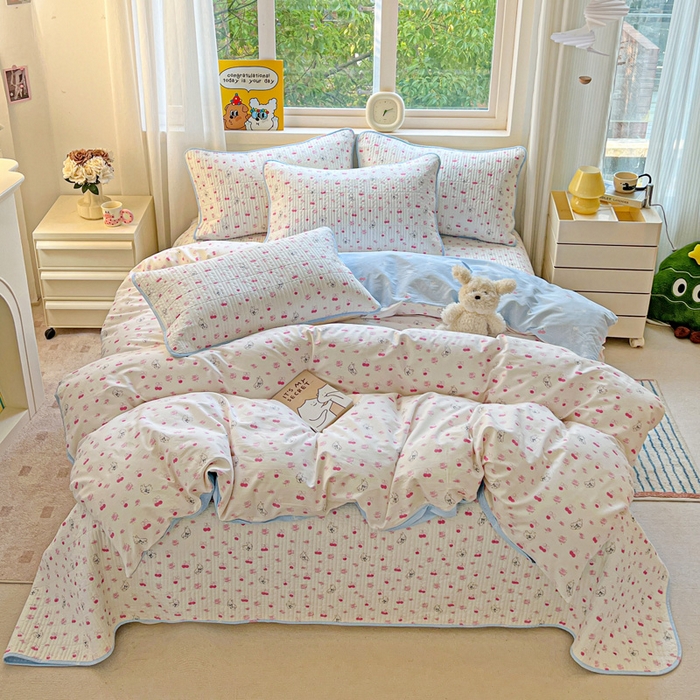 91家纺网 家纺一手货源 找家纺 羽爱家纺 2025新款A类13372全棉印花砂洗床盖套件 樱桃园