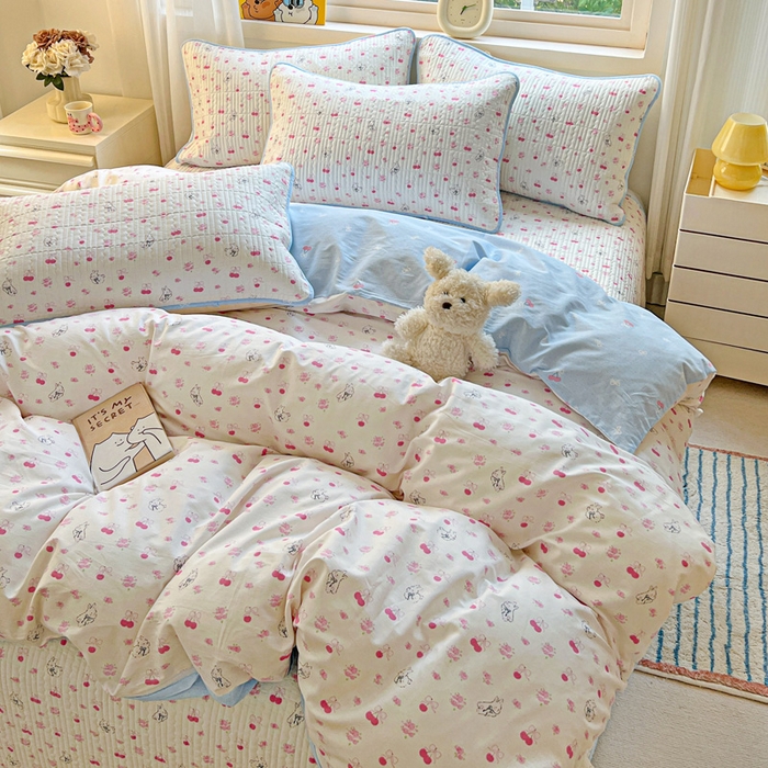 91家纺网 家纺一手货源 找家纺 羽爱家纺 2025新款A类13372全棉印花砂洗床盖套件 樱桃园