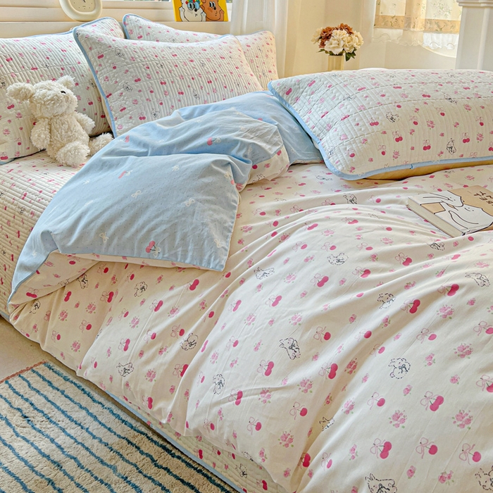 91家纺网 家纺一手货源 找家纺 羽爱家纺 2025新款A类13372全棉印花砂洗床盖套件 樱桃园