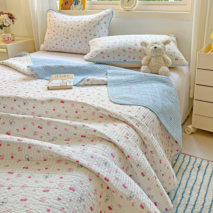 91家纺网 家纺一手货源 找家纺 羽爱家纺 2025新款A类13372全棉印花砂洗床盖套件 樱桃园