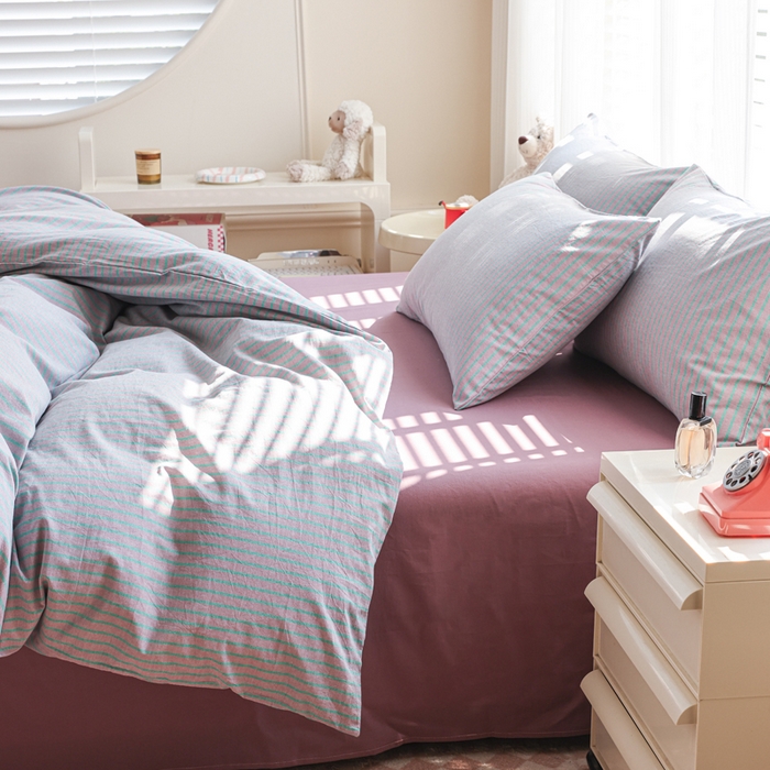 91家纺网 家纺一手货源 找家纺 柠萌家居 2025年新款色织条纹水洗棉全棉四件套 粉紫条