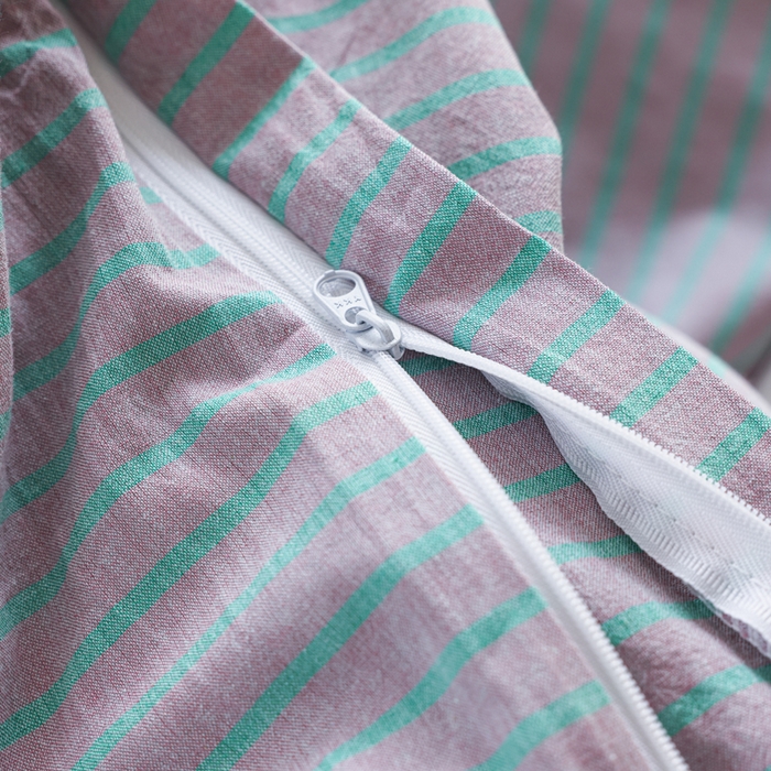 91家纺网 家纺一手货源 找家纺 柠萌家居 2025年新款色织条纹水洗棉全棉四件套 粉紫条