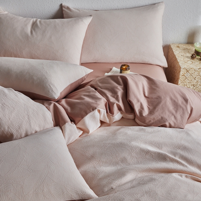 91家纺网 家纺一手货源 找家纺 千朵森 2025新款全棉色织提花四季款四件套-艾薇 艾薇-薄玉色