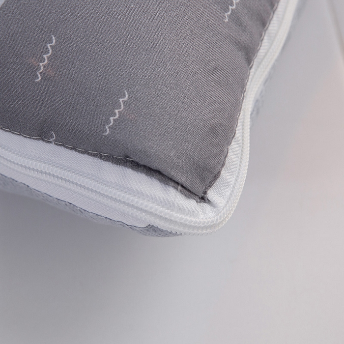 91家纺网 家纺一手货源 找家纺 悦织湾家纺 2025新款精疏棉抱枕被靠枕抱枕毯轻奢时尚卡通小清新电商直播热销款 航海日记