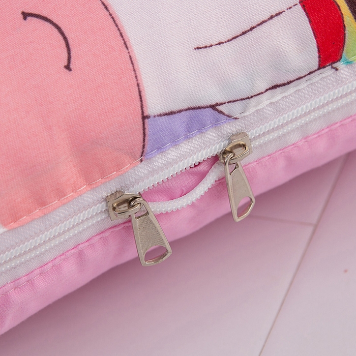 91家纺网 家纺一手货源 找家纺 悦织湾家纺 2025新款精疏棉抱枕被靠枕抱枕毯轻奢时尚卡通小清新电商直播热销款 两小无猜