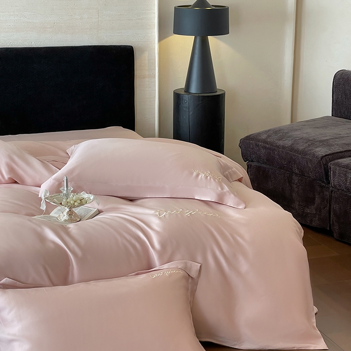 91家纺网 家纺一手货源 找家纺 黛舒家居 2025新款60S兰精天丝纯色简绣四件套 千黛粉