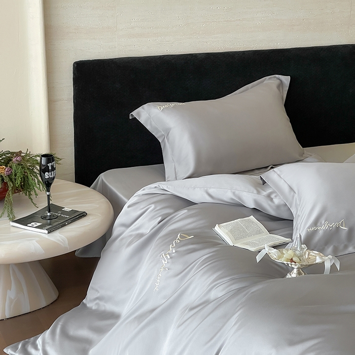 91家纺网 家纺一手货源 找家纺 黛舒家居 2025新款60S兰精天丝纯色简绣四件套 烟灰