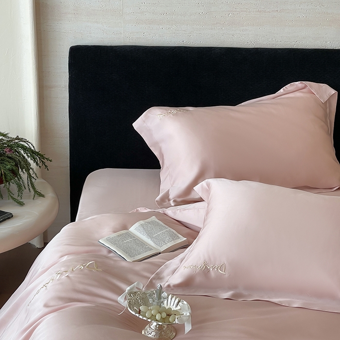 91家纺网 家纺一手货源 找家纺 黛舒家居 2025新款60S兰精天丝纯色简绣四件套 千黛粉