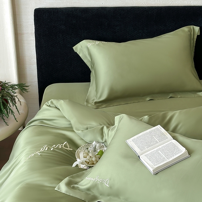 91家纺网 家纺一手货源 找家纺 黛舒家居 2025新款60S兰精天丝纯色简绣四件套 松绿