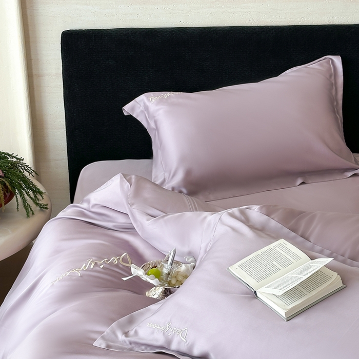 91家纺网 家纺一手货源 找家纺 黛舒家居 2025新款60S兰精天丝纯色简绣四件套 丁香紫