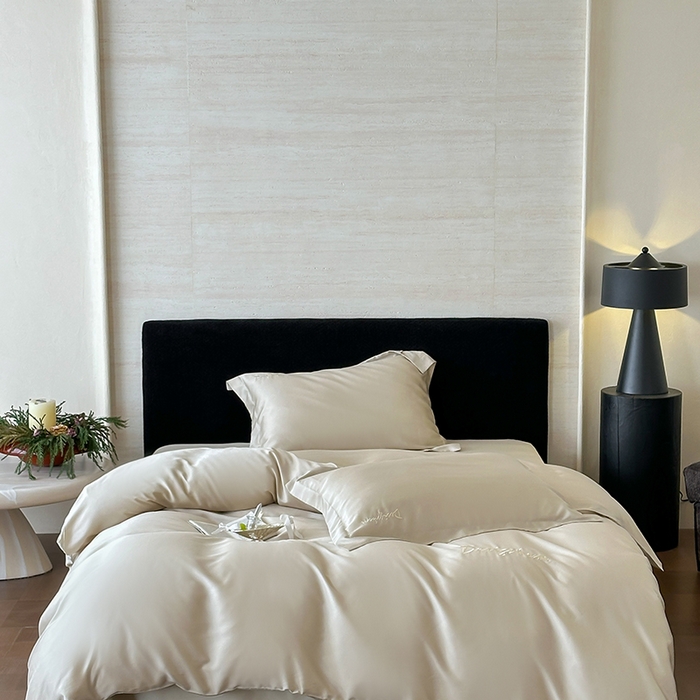 91家纺网 家纺一手货源 找家纺 黛舒家居 2025新款60S兰精天丝纯色简绣四件套 素灰