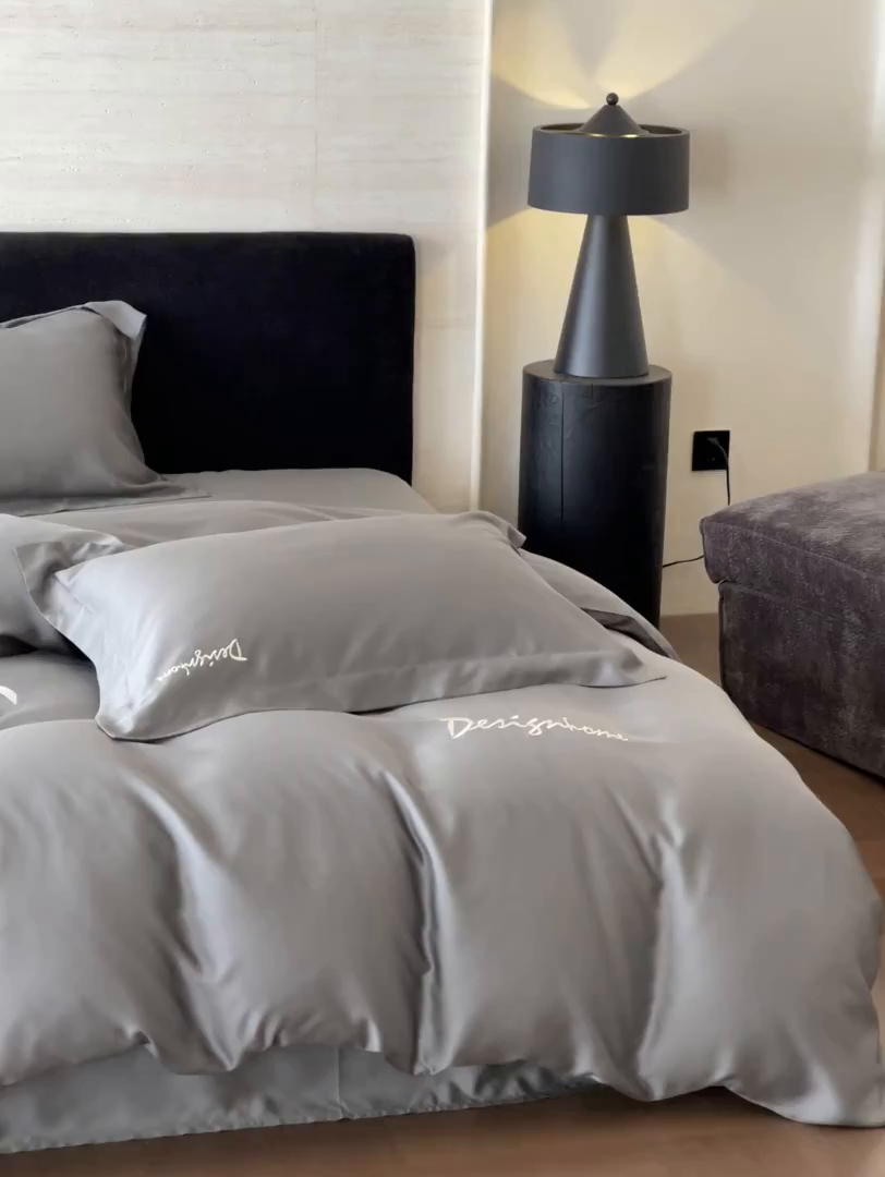 91家纺网 家纺一手货源 找家纺 黛舒家居 2025新款60S兰精天丝纯色简绣四件套 玄灰