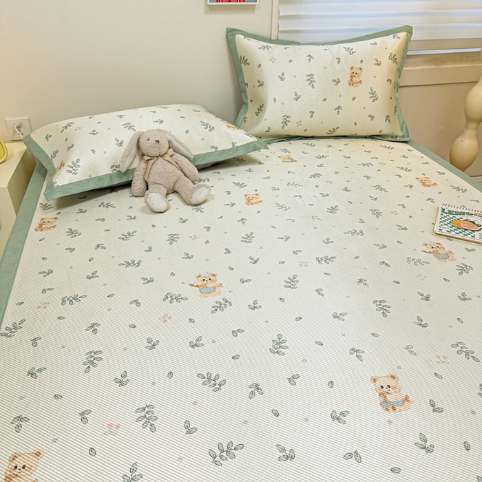 91家纺网 家纺一手货源 找家纺 慕尚家纺 2025新款600D小清新凉感冰丝凉席三件套 皮卡熊