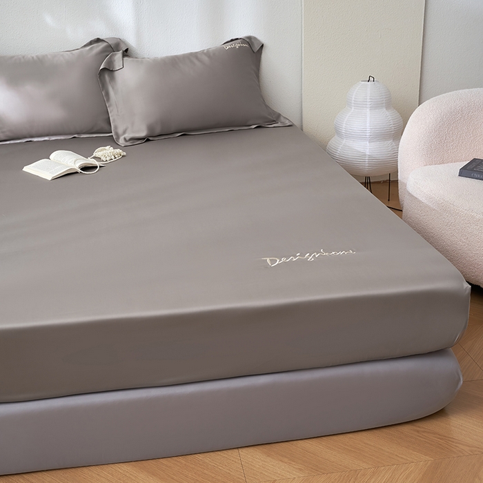 91家纺网 家纺一手货源 找家纺 黛舒家居 2025新款60S兰精天丝纯色简绣单床笠 竹卡