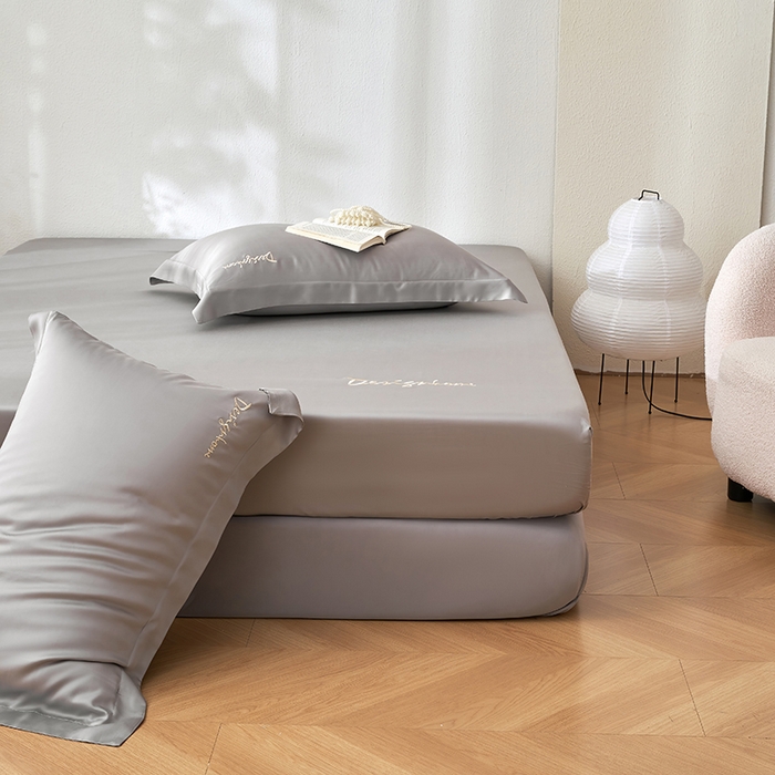 91家纺网 家纺一手货源 找家纺 黛舒家居 2025新款60S兰精天丝纯色简绣单床笠 烟灰