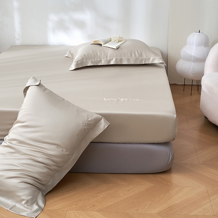 91家纺网 家纺一手货源 找家纺 黛舒家居 2025新款60S兰精天丝纯色简绣单床笠 素灰