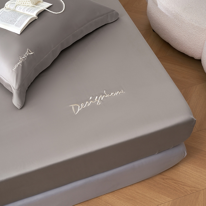 91家纺网 家纺一手货源 找家纺 黛舒家居 2025新款60S兰精天丝纯色简绣单床笠 竹卡