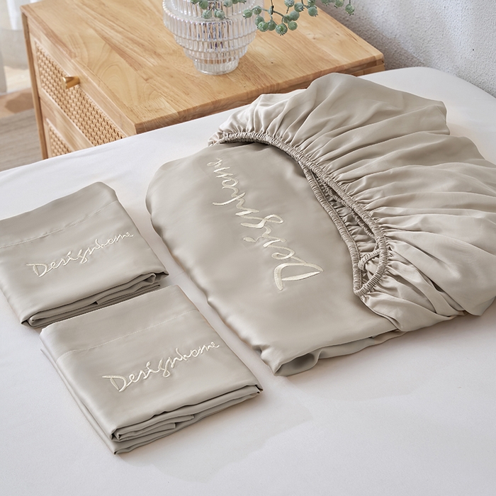 91家纺网 家纺一手货源 找家纺 黛舒家居 2025新款60S兰精天丝纯色简绣单床笠 素灰