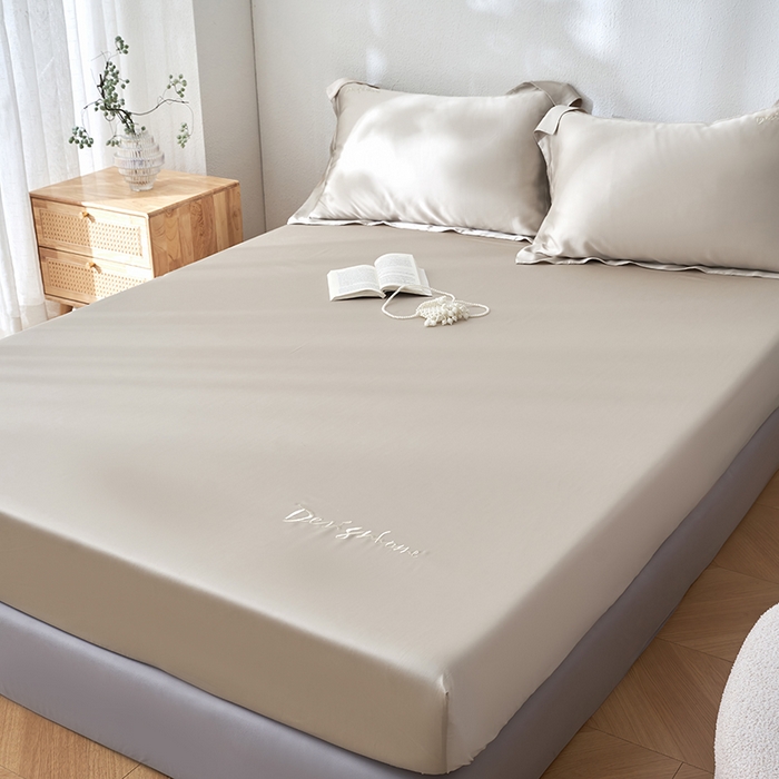 91家纺网 家纺一手货源 找家纺 黛舒家居 2025新款60S兰精天丝纯色简绣单床笠 素灰