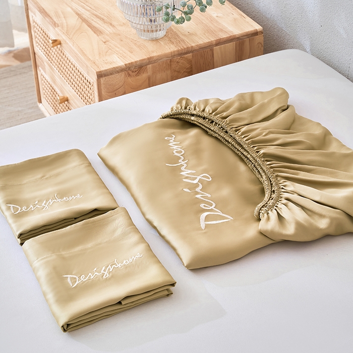 91家纺网 家纺一手货源 找家纺 黛舒家居 2025新款60S兰精天丝纯色简绣单床笠 琥珀黄