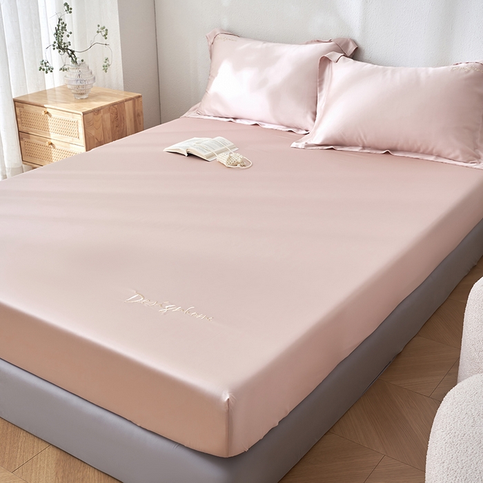 91家纺网 家纺一手货源 找家纺 黛舒家居 2025新款60S兰精天丝纯色简绣单床笠 千黛粉