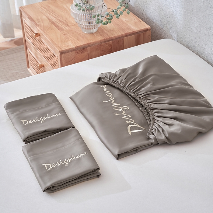 91家纺网 家纺一手货源 找家纺 黛舒家居 2025新款60S兰精天丝纯色简绣单床笠 竹卡