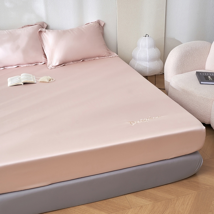 91家纺网 家纺一手货源 找家纺 黛舒家居 2025新款60S兰精天丝纯色简绣单床笠 千黛粉