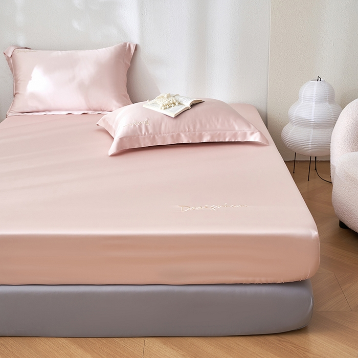 91家纺网 家纺一手货源 找家纺 黛舒家居 2025新款60S兰精天丝纯色简绣单床笠 千黛粉