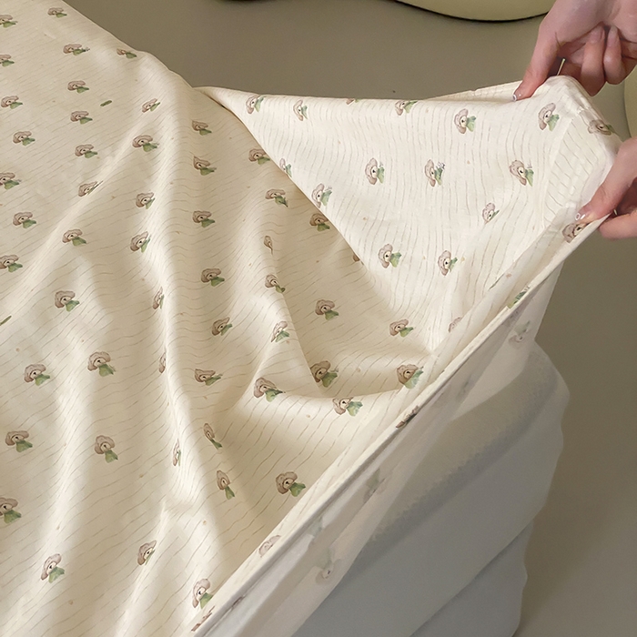 91家纺网 家纺一手货源 找家纺 时光里 2025新款双层纱系列卡通风床笠 布丁