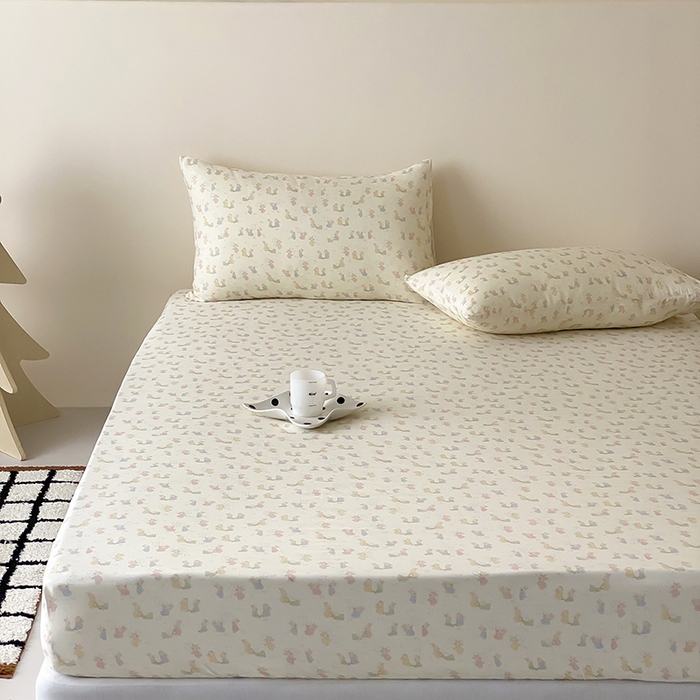 91家纺网 家纺一手货源 找家纺 时光里 2025新款双层纱系列卡通风床笠 小兔乖乖