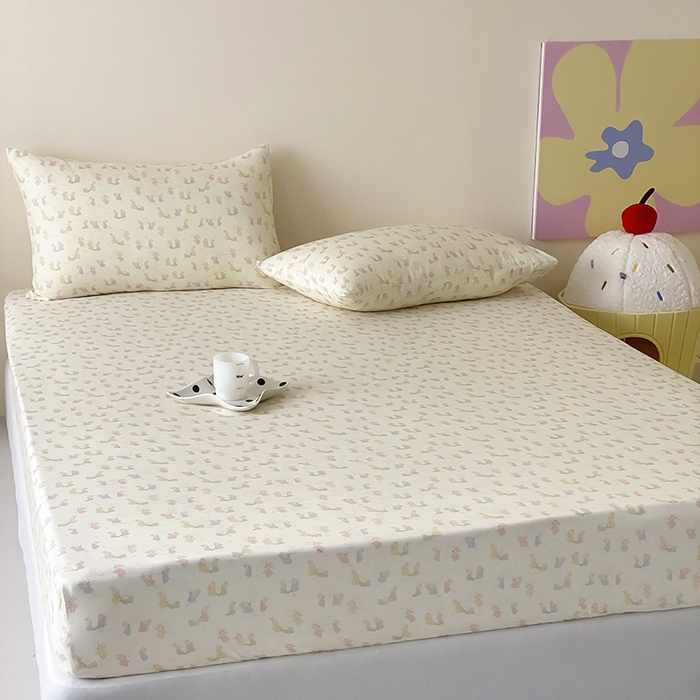 91家纺网 家纺一手货源 找家纺 时光里 2025新款双层纱系列卡通风床笠 小兔乖乖