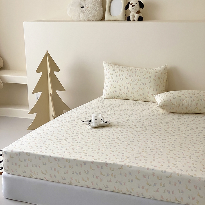 91家纺网 家纺一手货源 找家纺 时光里 2025新款双层纱系列卡通风床笠 小兔乖乖