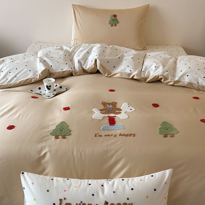 91家纺网 家纺一手货源 找家纺 （总）时光里 2025新款100S卡通风贡缎毛巾绣四件套,捣莓熊,兔小懒,小猫耶,熊猫语,许愿树,伊维雅