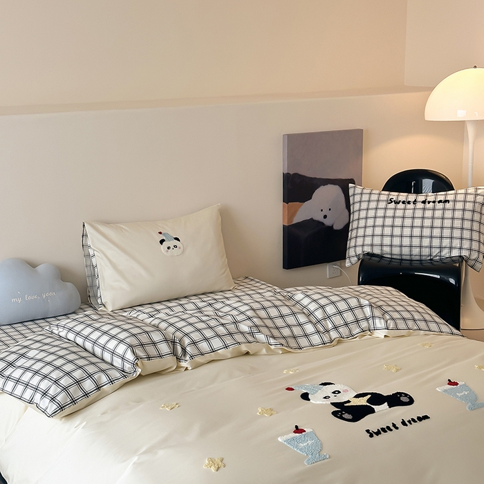 91家纺网 家纺一手货源 找家纺 时光里 2025新款100S卡通风贡缎毛巾绣四件套 熊猫语