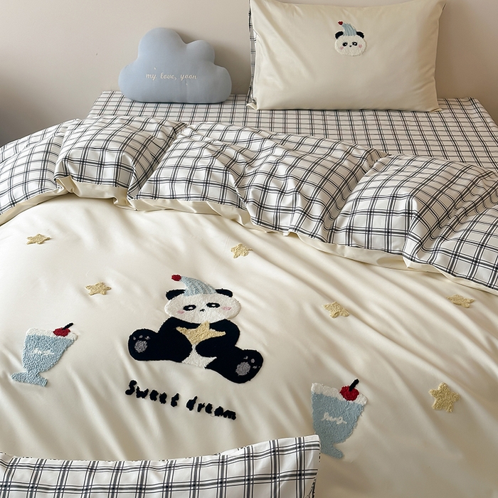 91家纺网 家纺一手货源 找家纺 时光里 2025新款100S卡通风贡缎毛巾绣四件套 熊猫语